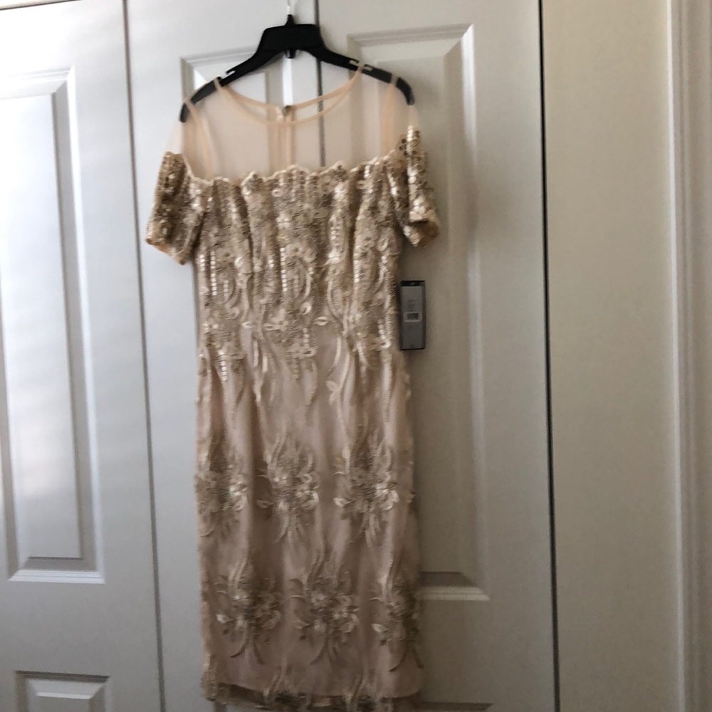 Tahari size 4. Tag on it. Originally $199.